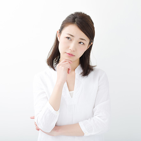 悩む女性